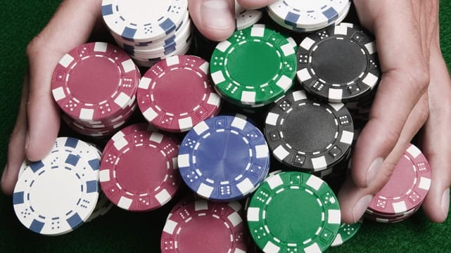 Mga Halaga ng Poker Chip: Paano Matukoy ang Halaga ng Mga Poker Chip 2 Mga Halaga ng Poker Chip Paano Matukoy ang Halaga ng Mga Poker Chip 2